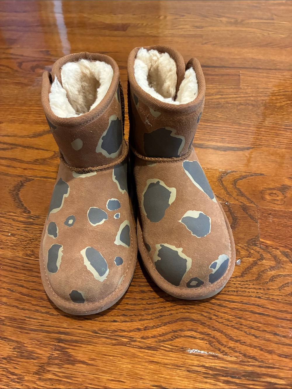 Ugg Kids Brown Camo Shearling-Lined One Piece Boots size 2